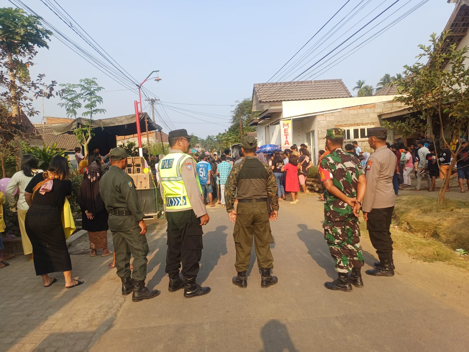 Bentuk Sinergitas Tni Dan Polri Serta Elemen Masyarakat Dalam