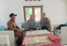 Anggota Polsek Poncokusumo- Silaturahmi Ke Rumah Toga,Toda, Tomas Ciptakan Kamtibmas Yang Kondusif.