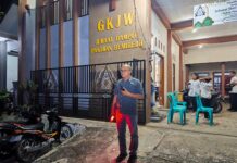 Kanit Intelkam Polsek Dampit Blusukan Amankan Ibadah Kamis Putih GKJW Jemaat Dampit Pepanthan Bumirejo