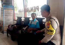 Jalin Kedekatan dengan Simpatisan Arema, Bhabinkamtibmas Putat Lor Perkuat Sinergi Kamtibmas