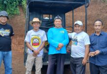 Polsek Dampit Gandeng Perangkat Desa Sukodono Dan Tokoh Masyarakat Jogo Kamtibmas Melalui Kamling Udara Radio Komunikasi HT